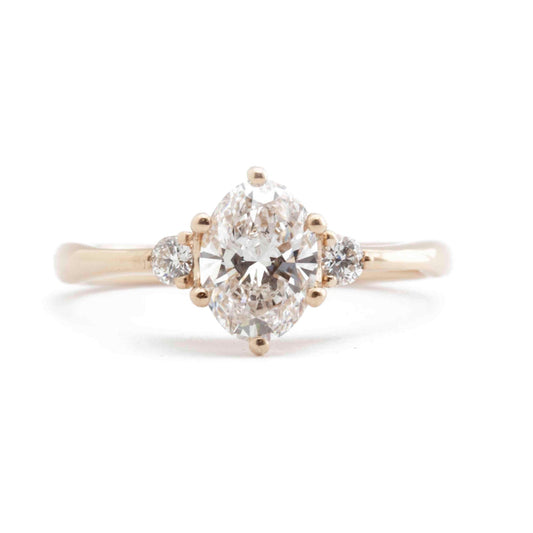 The Minimalist Oval Ring - W.R. Metalarts