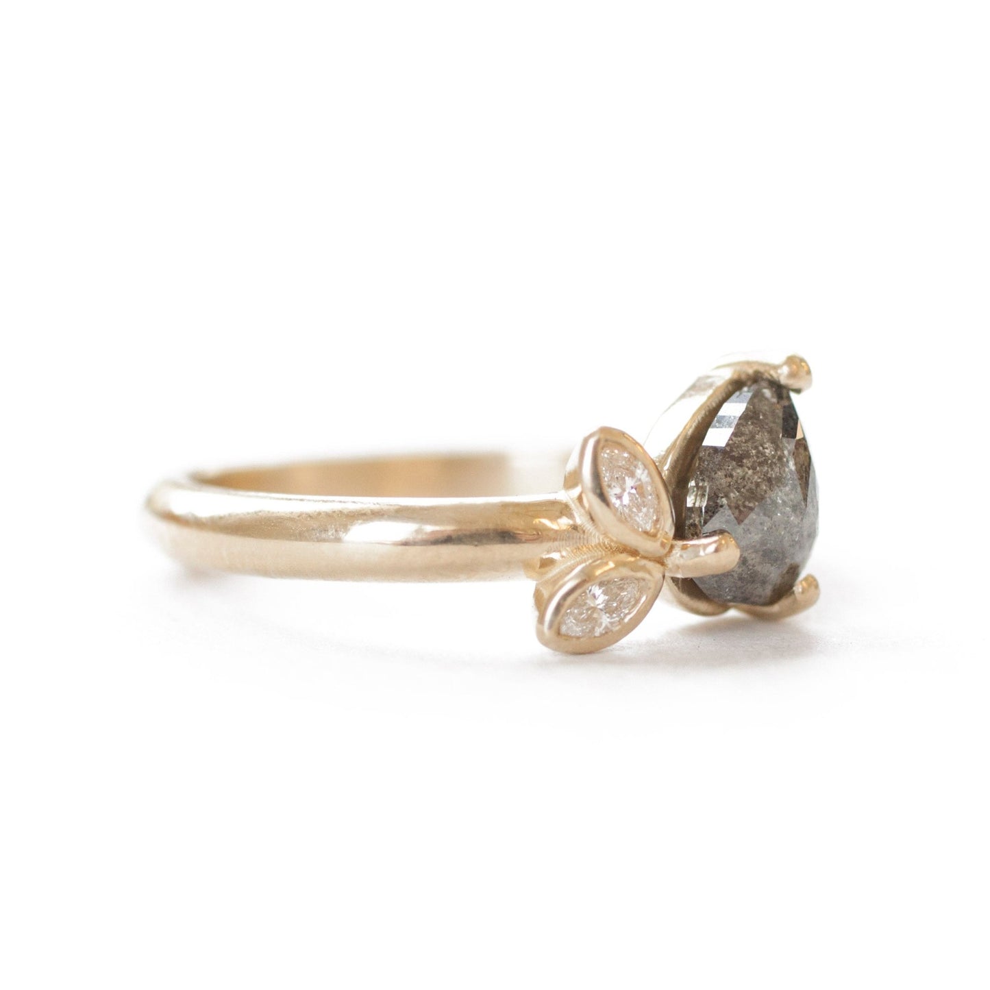 The Salt and Pepper Sweet Pea Ring - W.R. Metalarts