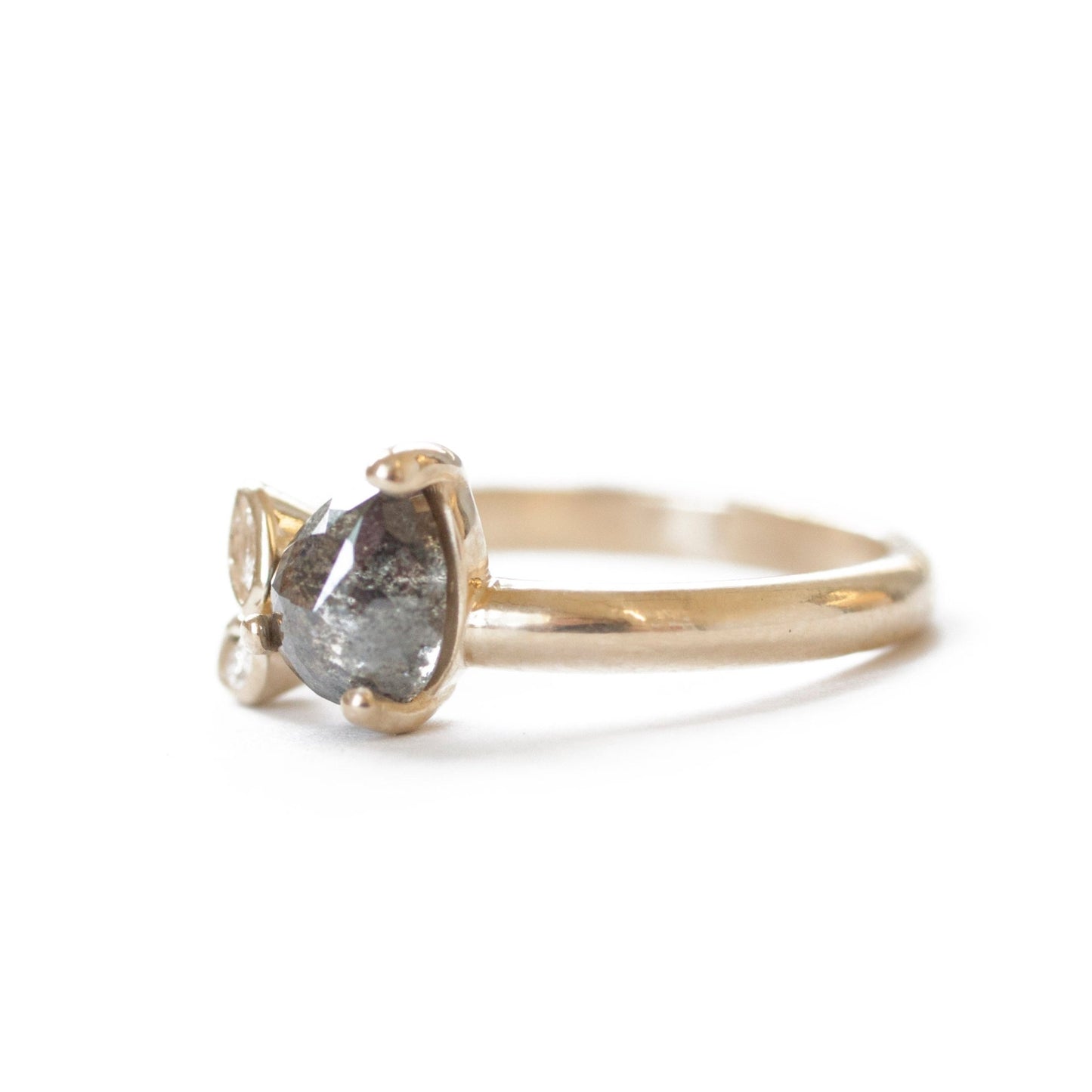The Salt and Pepper Sweet Pea Ring - W.R. Metalarts