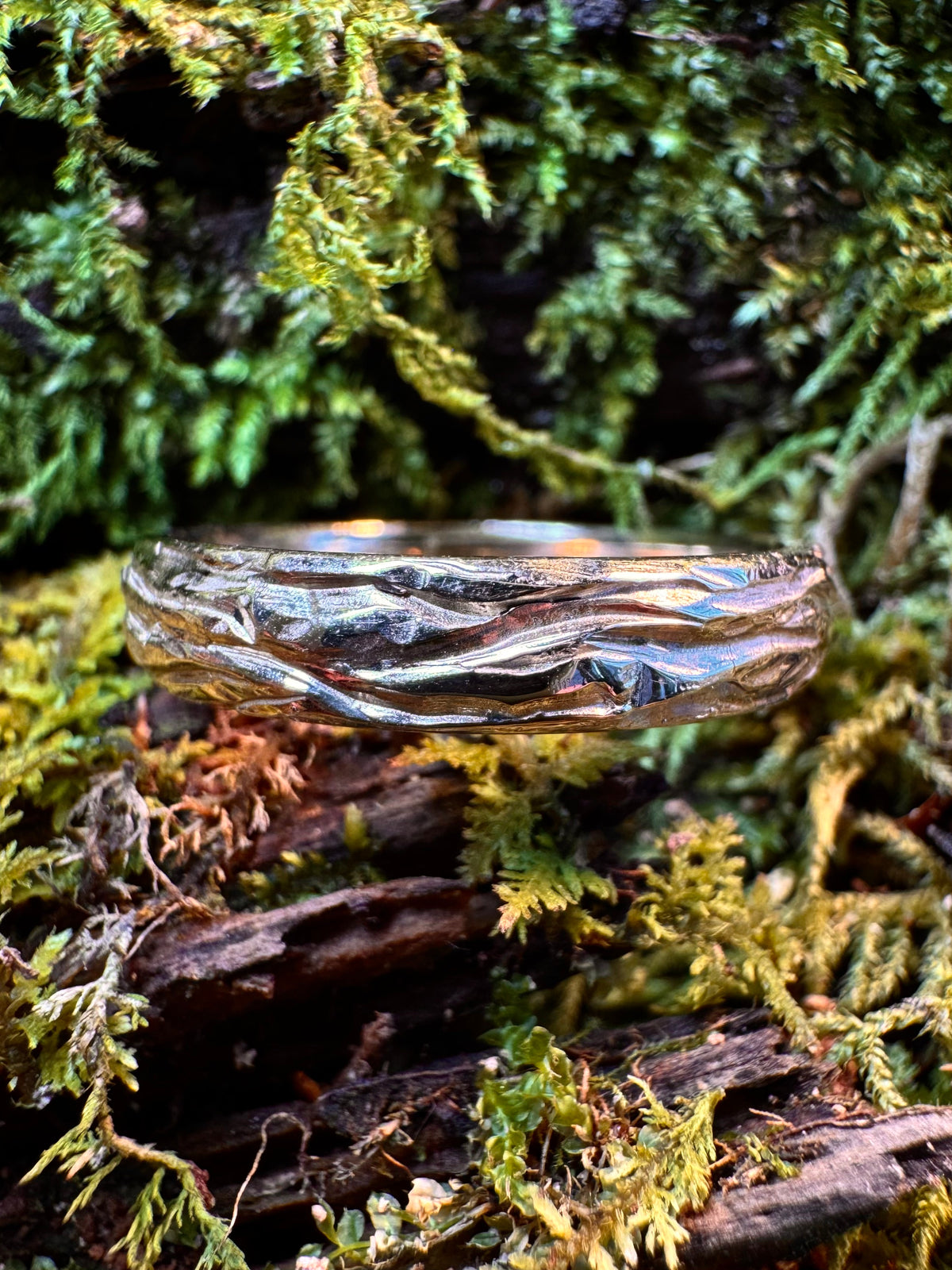 The Woodgrain Band (Ready to ship in 4.5mm width in 14K yellow gold size 9.5)