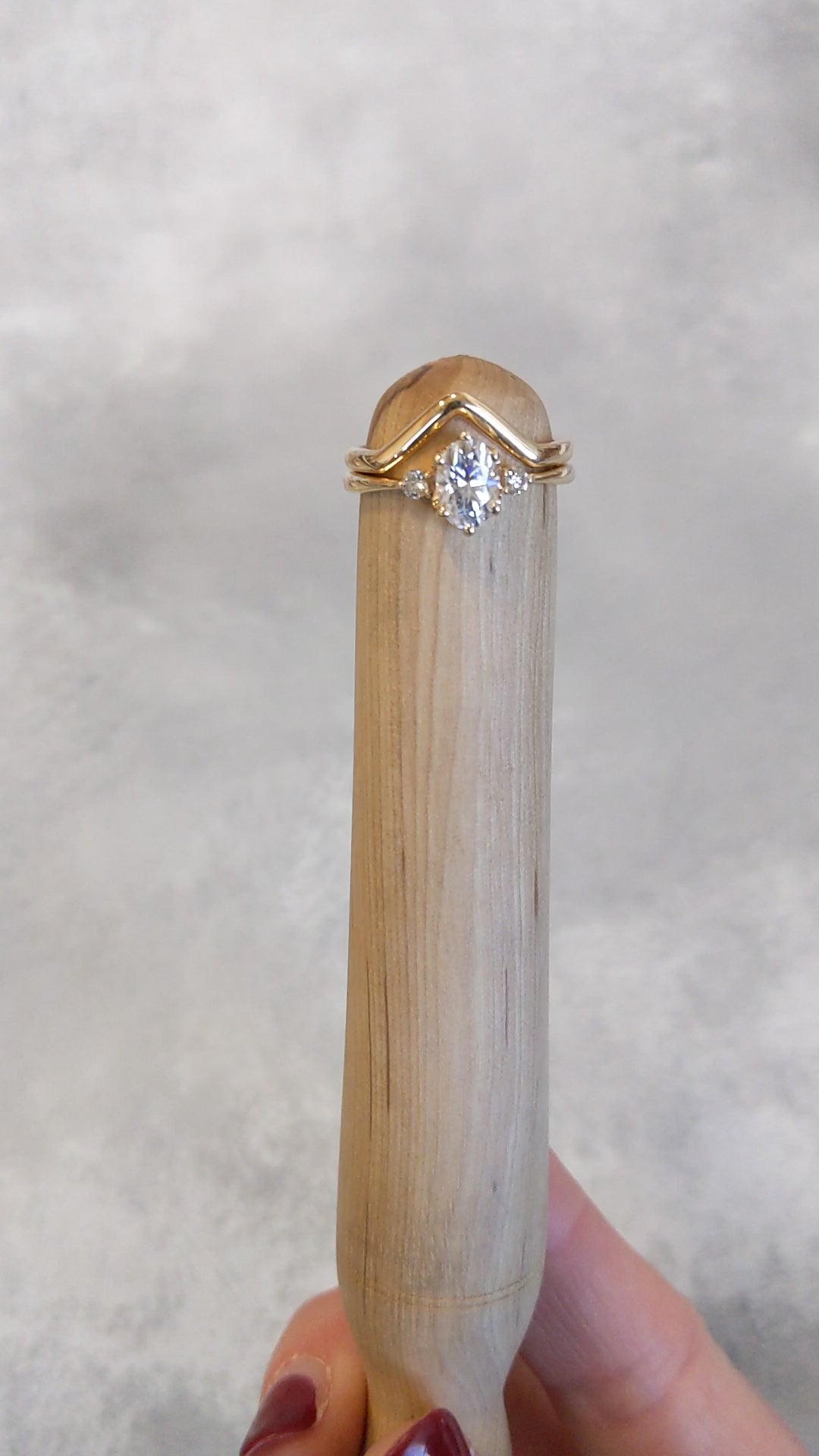 The Minimalist Oval Ring – W.R. Metalarts