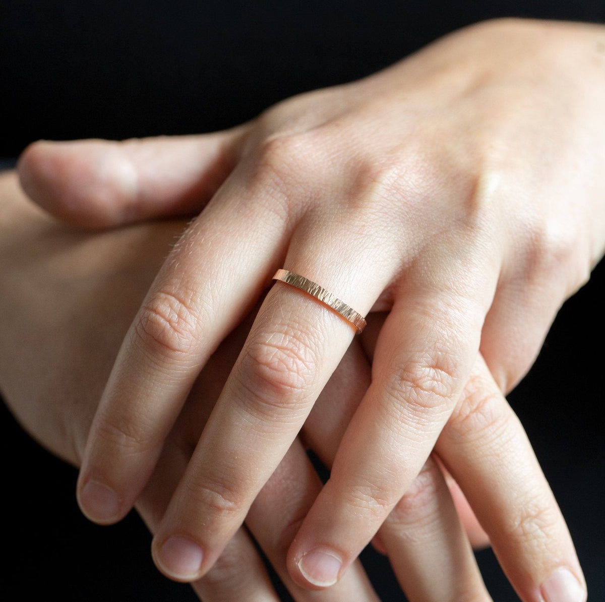 The Thatched Band (Ready to ship in 2.5mm width 14K rose gold size 10.25) - W.R. Metalarts
