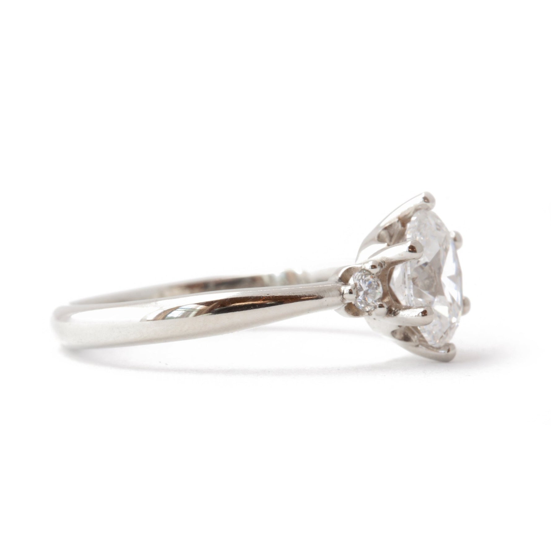 The Minimalist Oval Ring - W.R. Metalarts