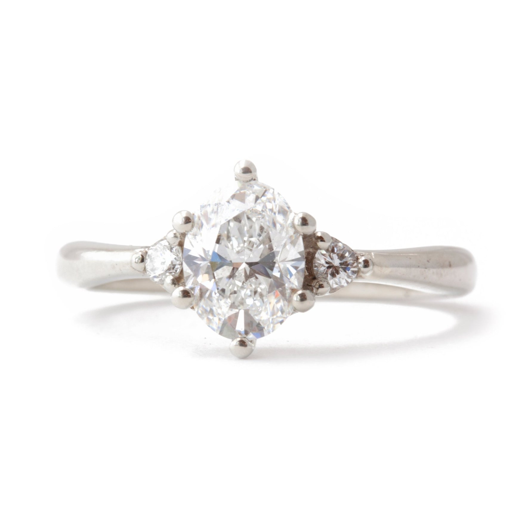 The Minimalist Oval Ring - W.R. Metalarts