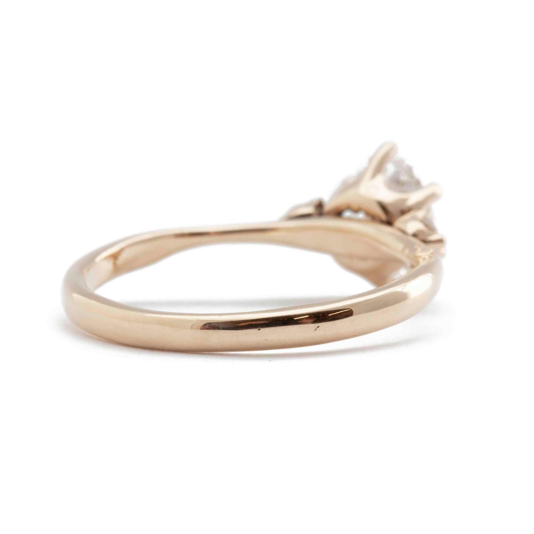The Minimalist Oval Ring - W.R. Metalarts