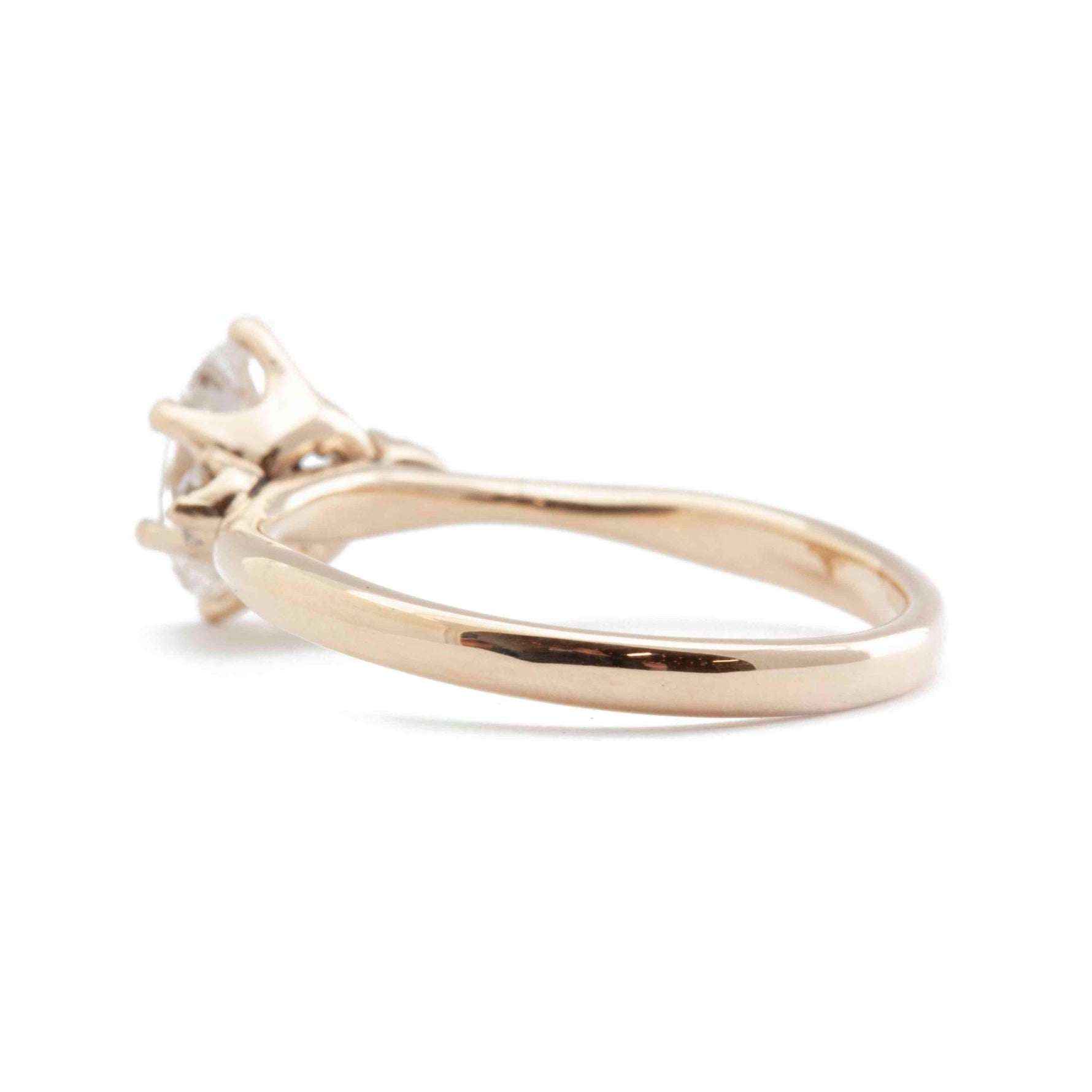 The Minimalist Oval Ring - W.R. Metalarts
