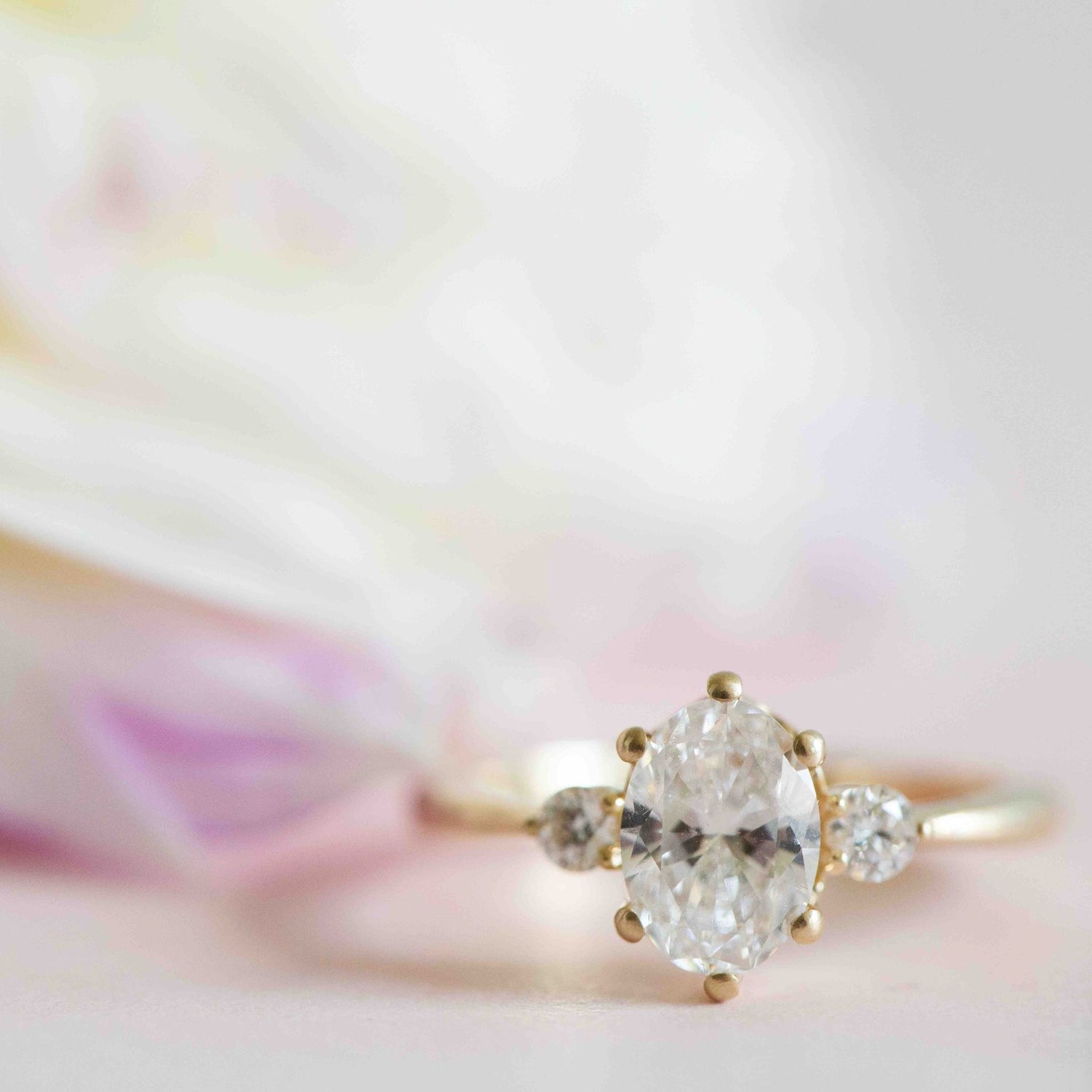 The Minimalist Oval Ring - W.R. Metalarts