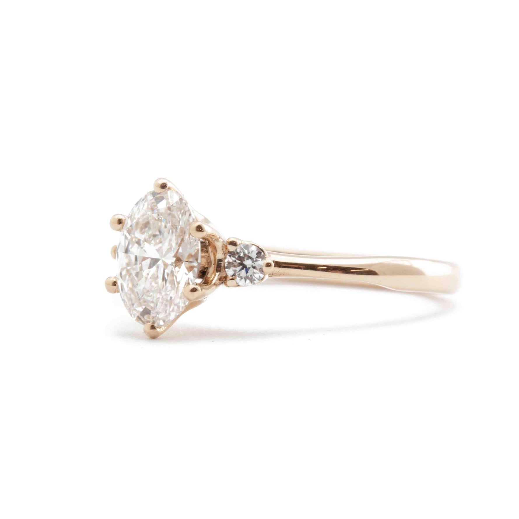 The Minimalist Oval Ring - W.R. Metalarts