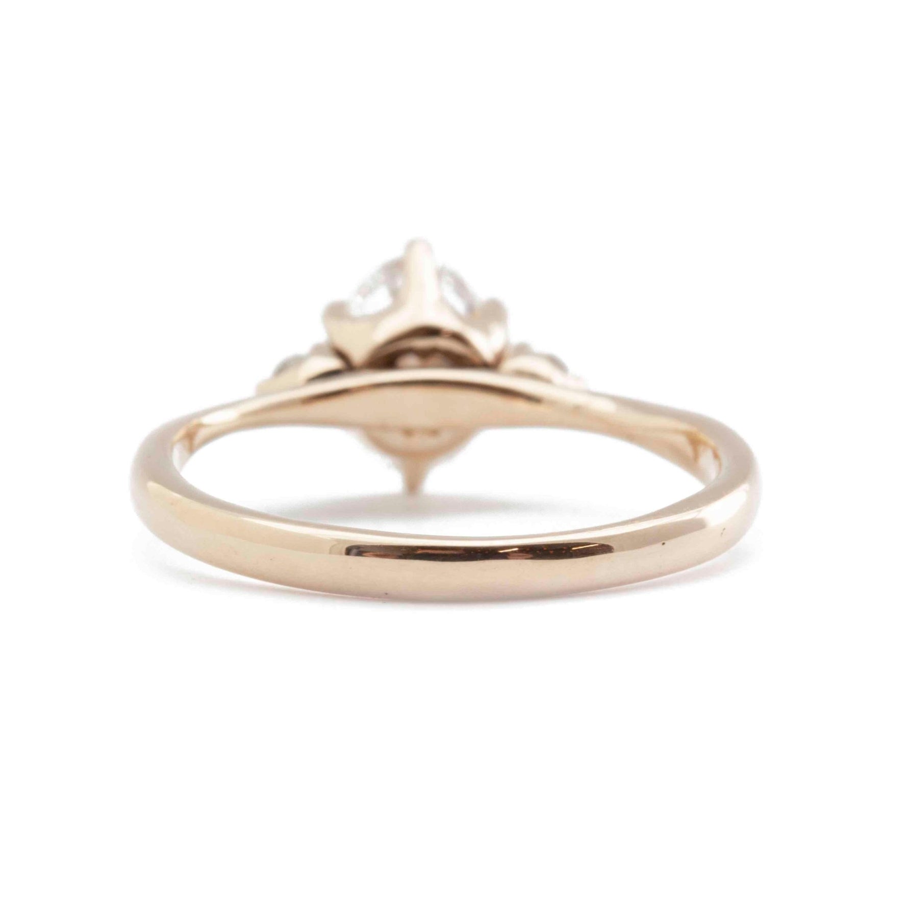The Minimalist Oval Ring - W.R. Metalarts
