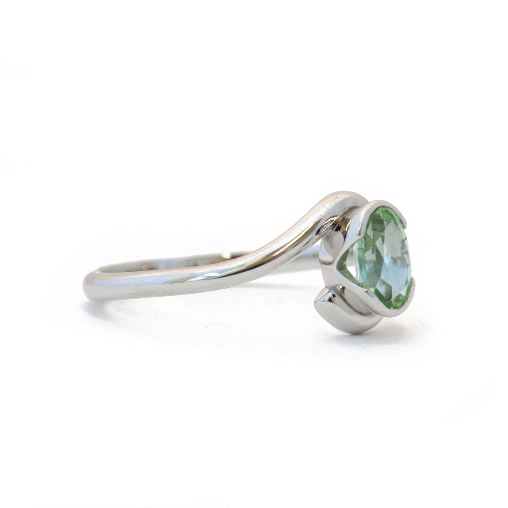 The Oval Solitaire Embrace - W.R. Metalarts