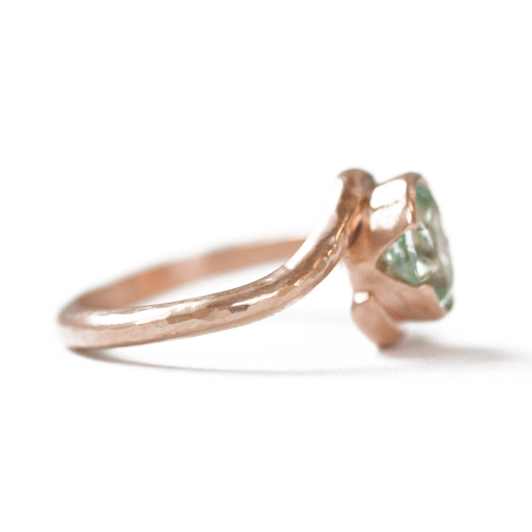 The Oval Solitaire Embrace - W.R. Metalarts