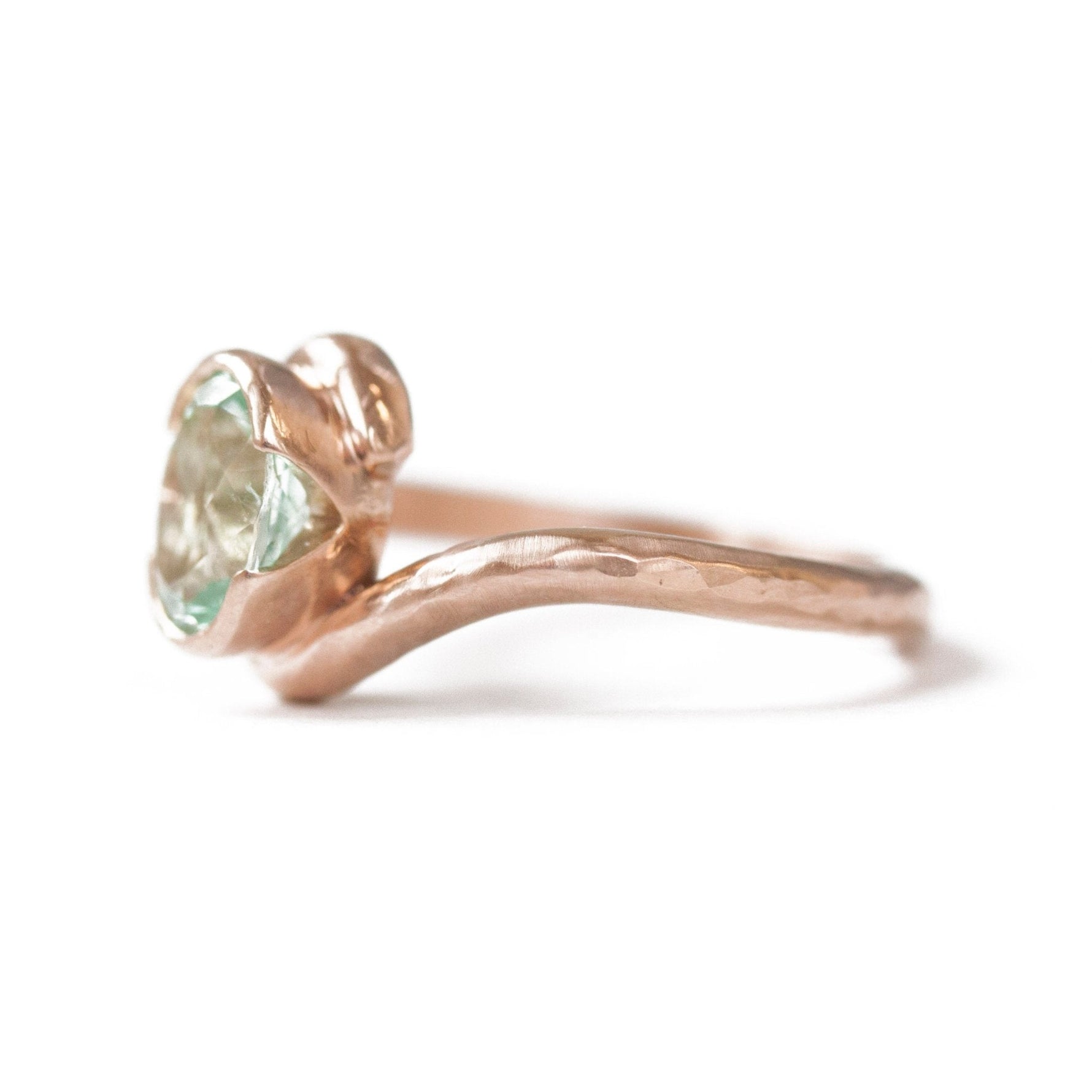 The Oval Solitaire Embrace - W.R. Metalarts