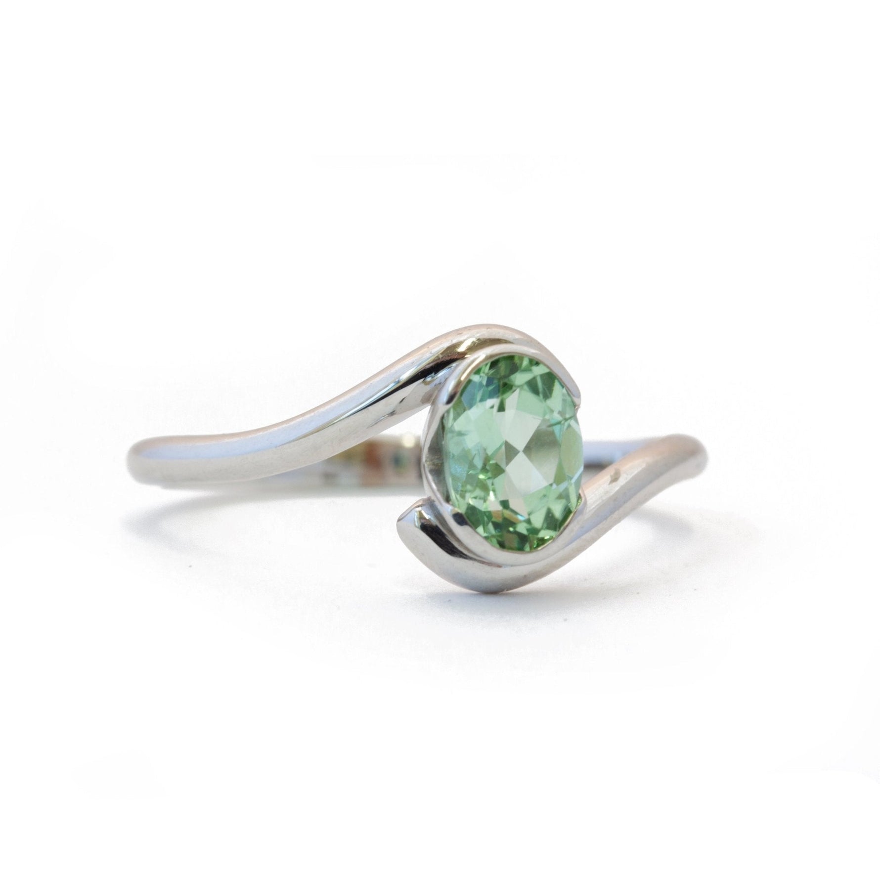 The Oval Solitaire Embrace - W.R. Metalarts