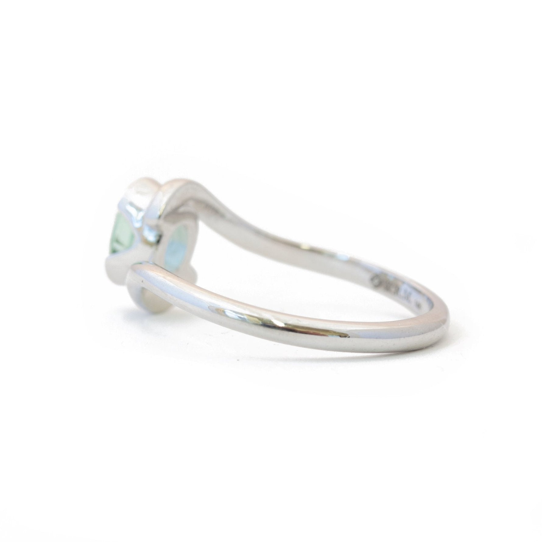 The Oval Solitaire Embrace - W.R. Metalarts