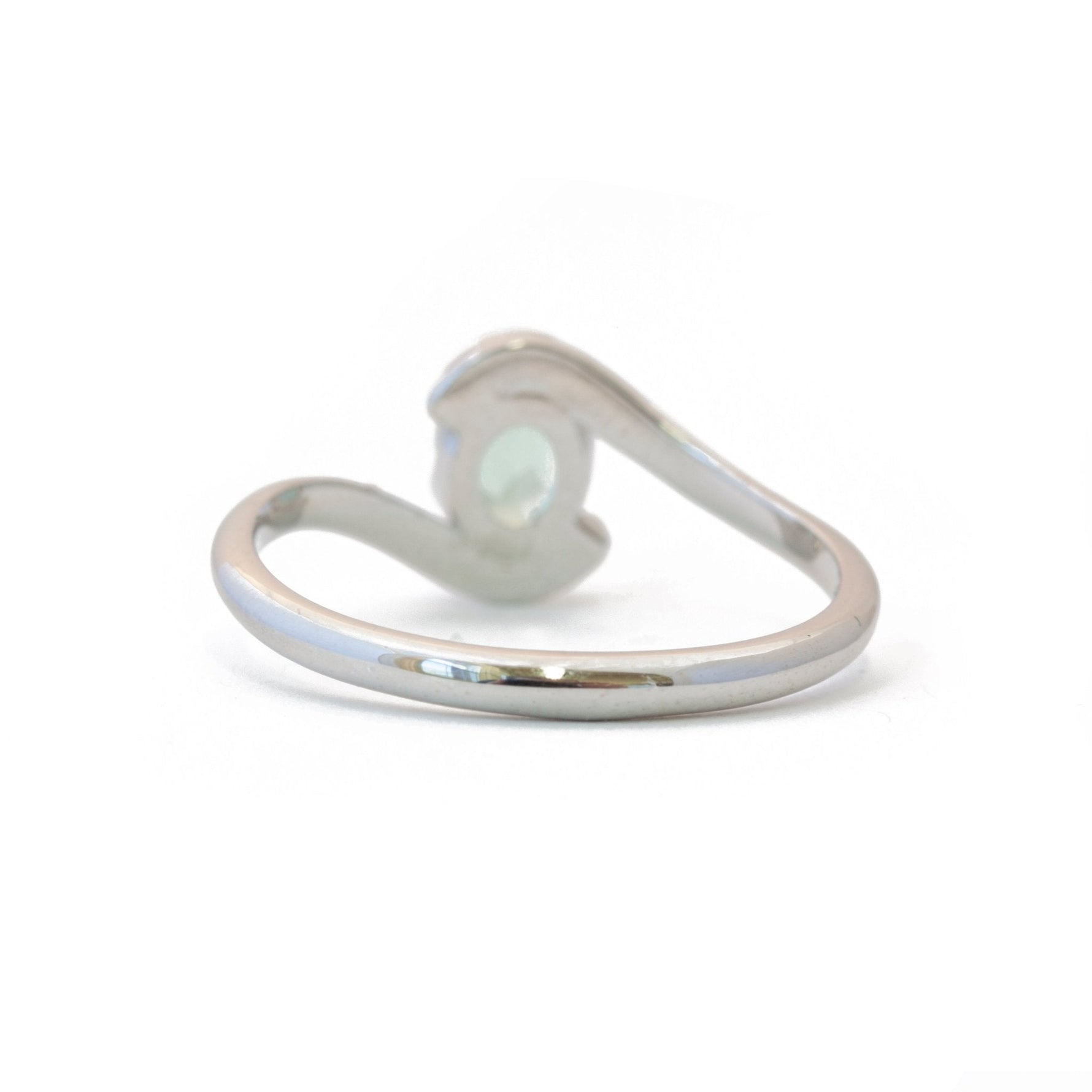 The Oval Solitaire Embrace - W.R. Metalarts