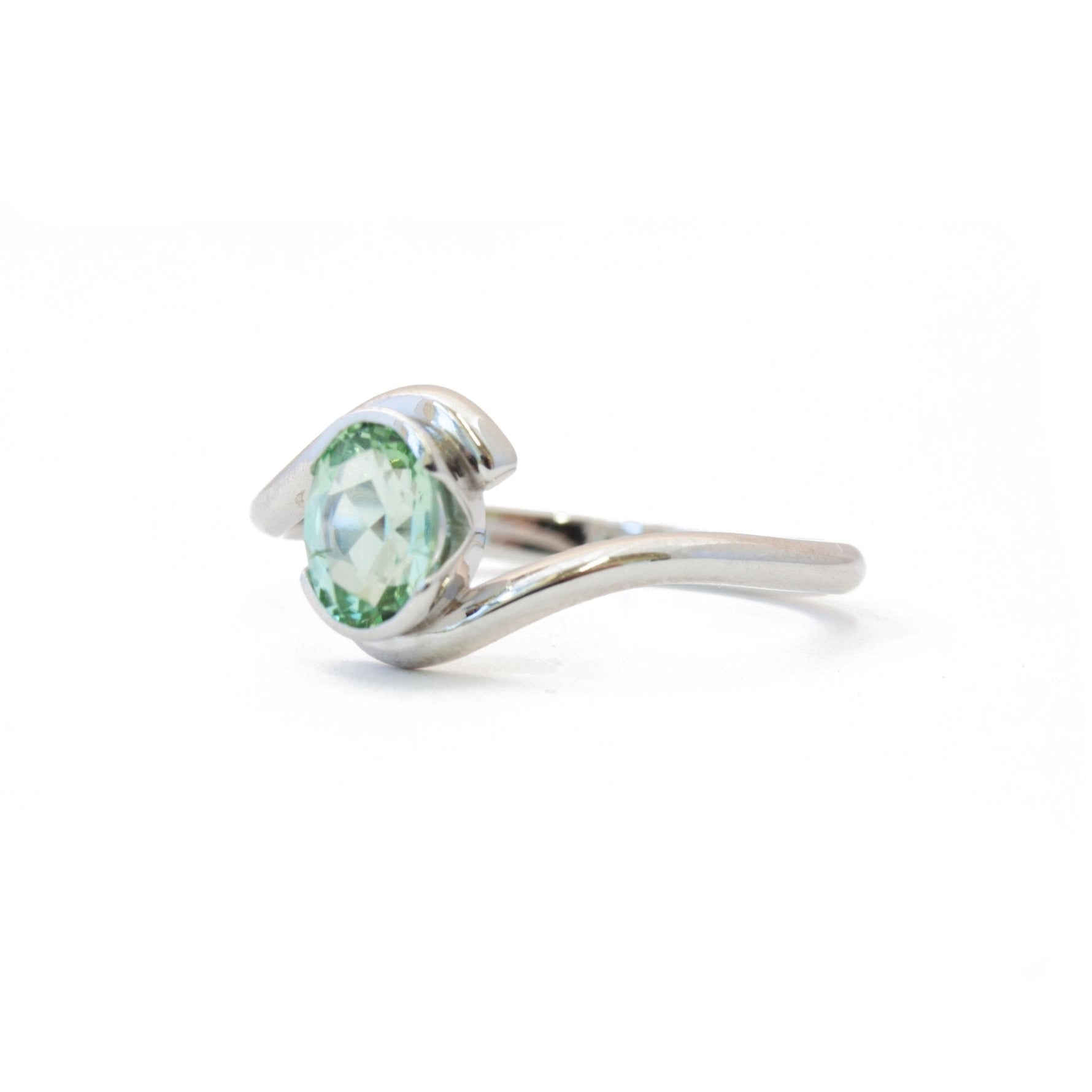 The Oval Solitaire Embrace - W.R. Metalarts
