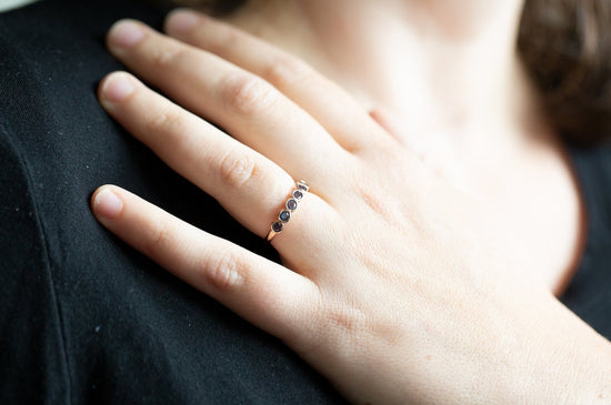 The Seven Stone Iolite Ring – W.R. Metalarts